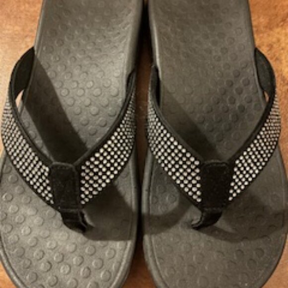NIB - Vionic Black Rhinestone Flip Flops, sz 7 - Picture 7 of 9